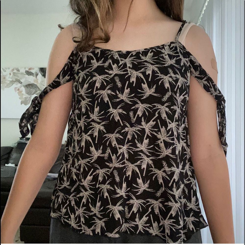 A mossimo shirt